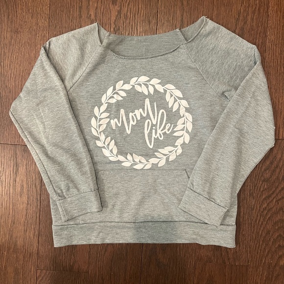 VGUC “Mom Life” cropped sweatshirt sz XS/S - Picture 1 of 2